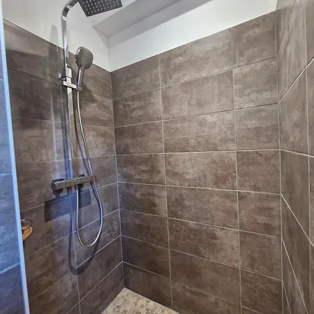 Bed & Breakfast Le Clos Des Elfes - Climatisee 3*